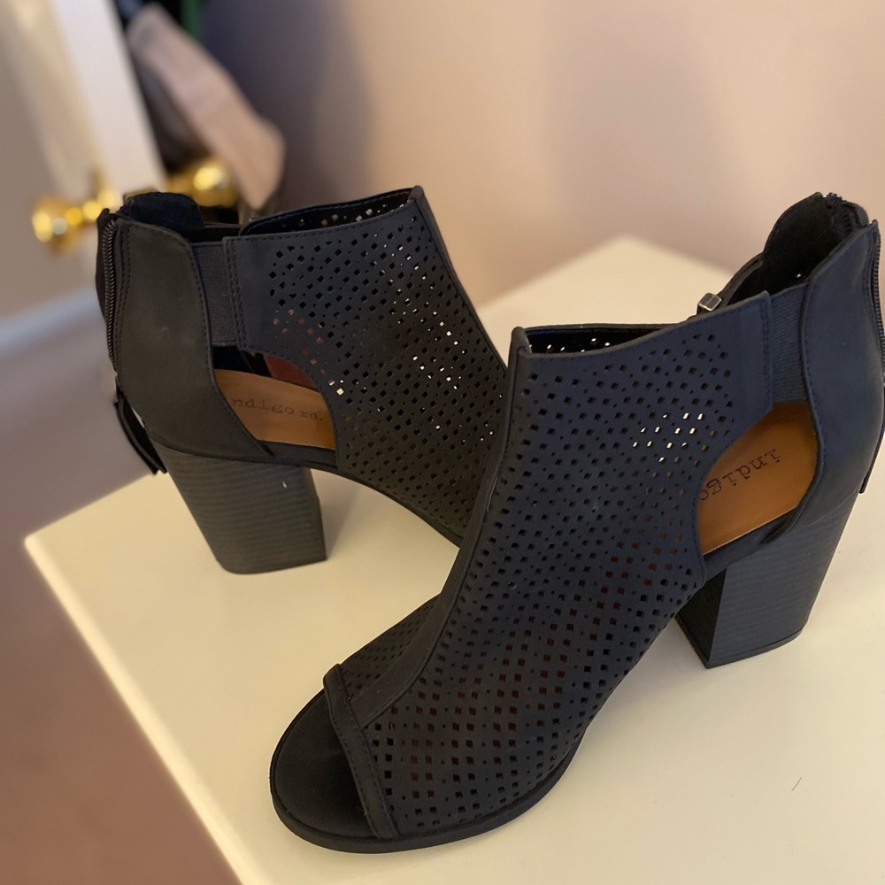 Black Shooties